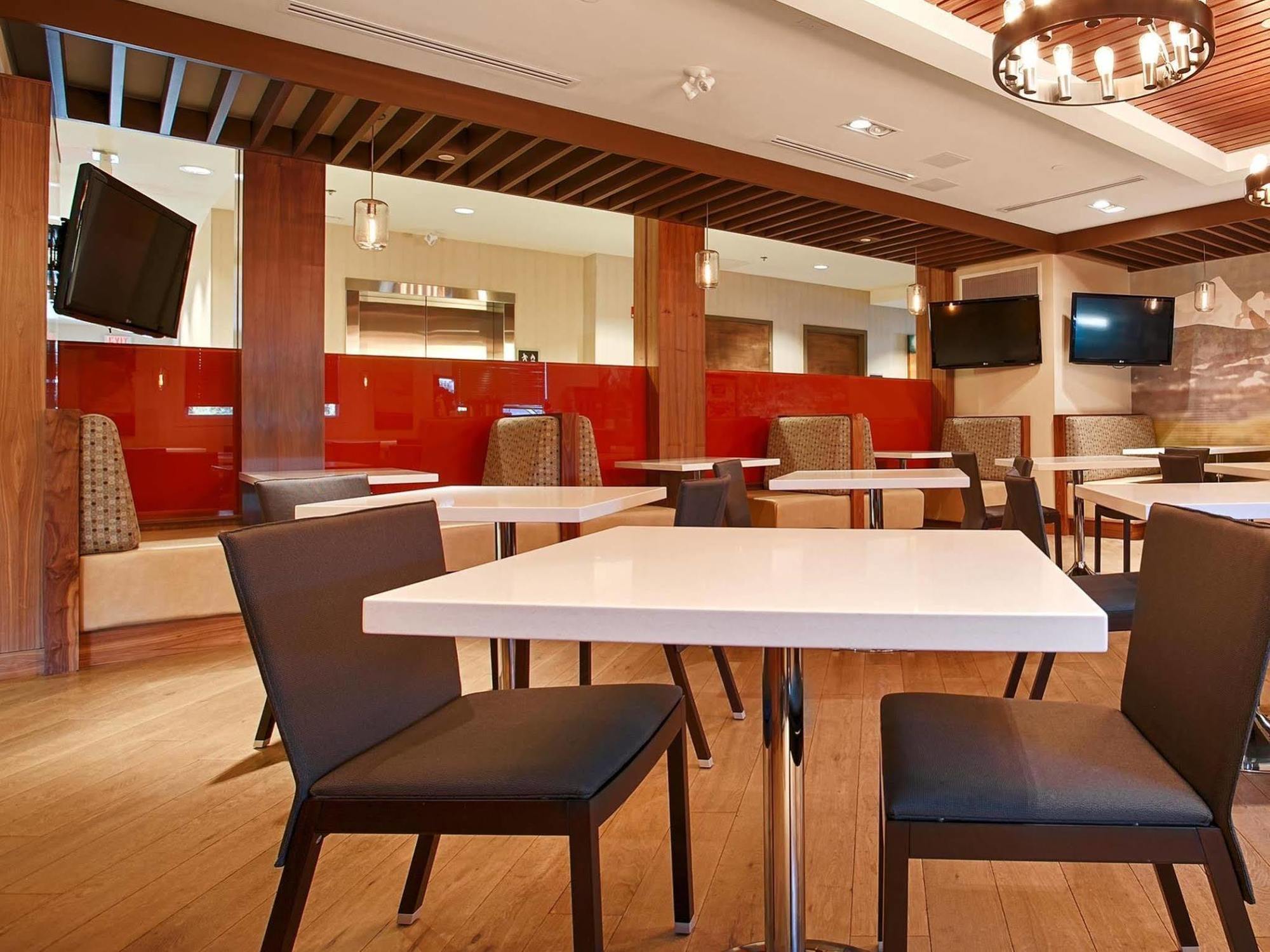 Sundre Mountain View Inn & Suites מראה חיצוני תמונה