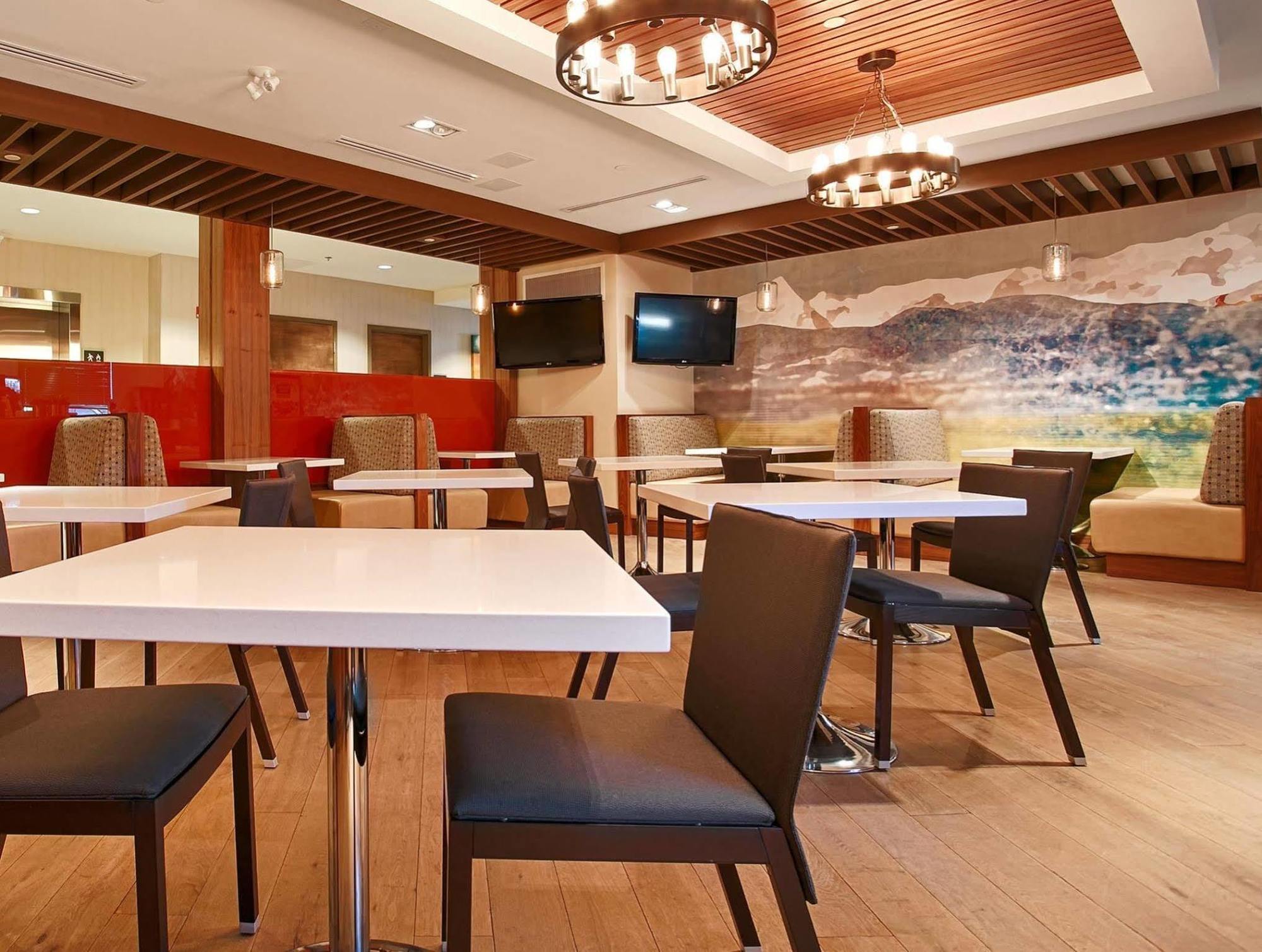 Sundre Mountain View Inn & Suites מראה חיצוני תמונה