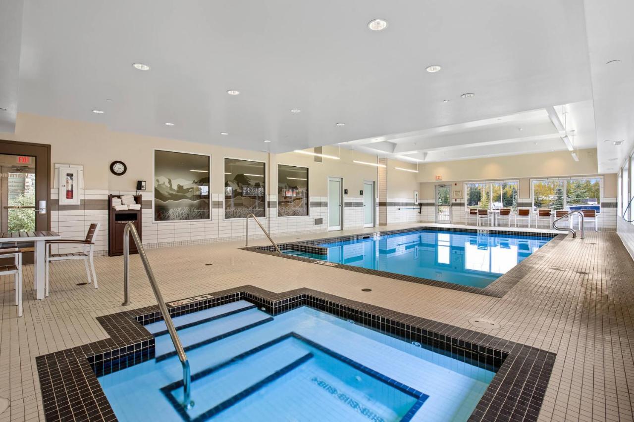 Sundre Mountain View Inn & Suites מראה חיצוני תמונה