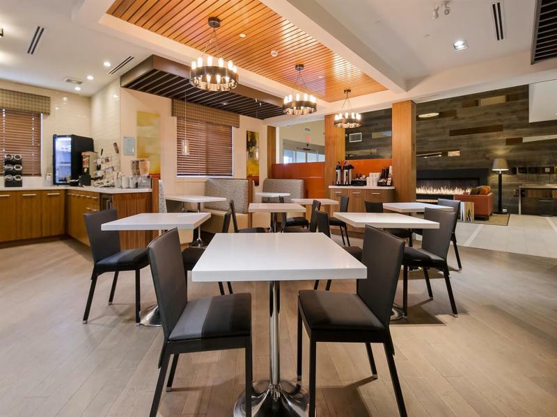 Sundre Mountain View Inn & Suites מראה חיצוני תמונה