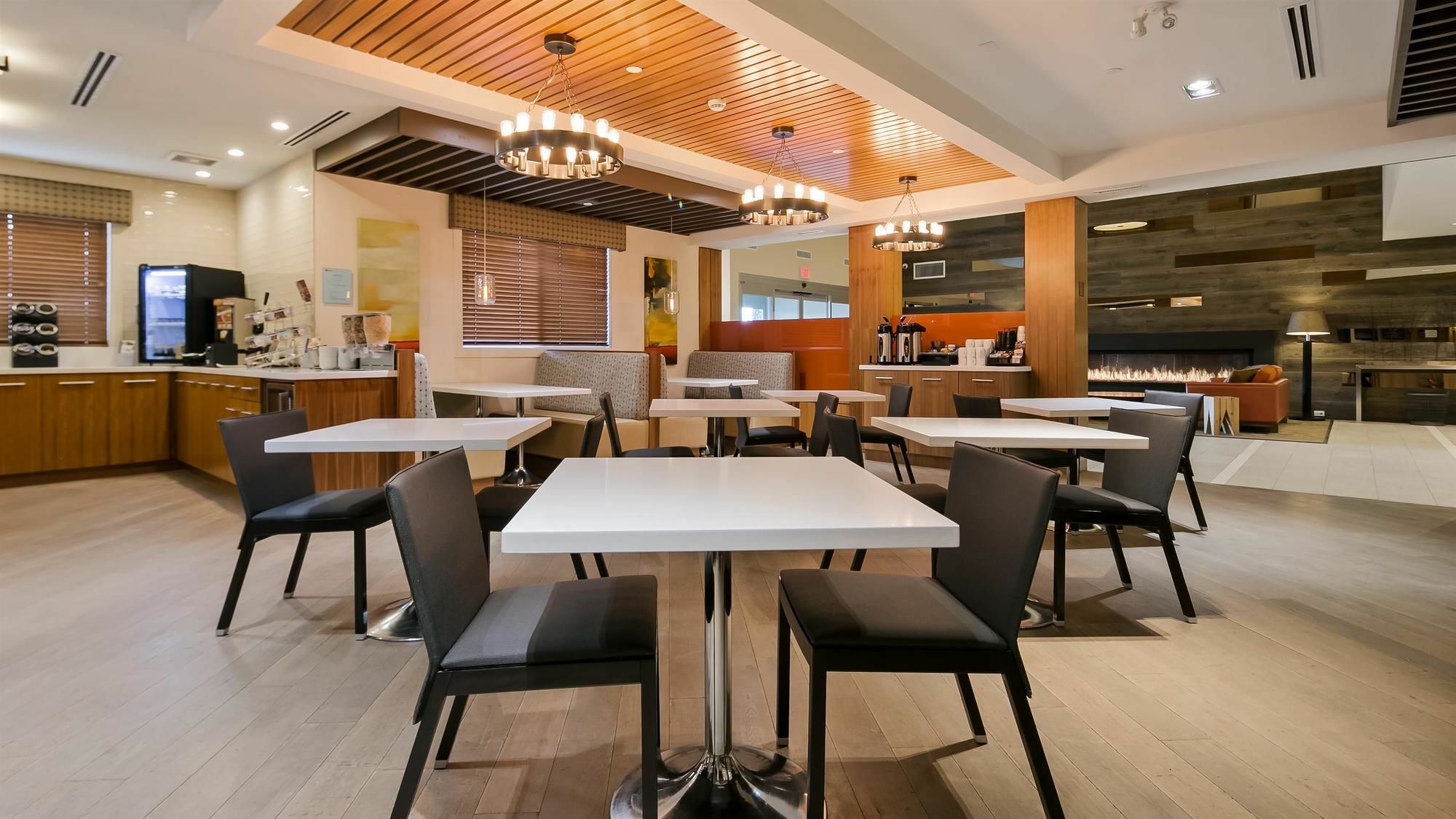 Sundre Mountain View Inn & Suites מראה חיצוני תמונה