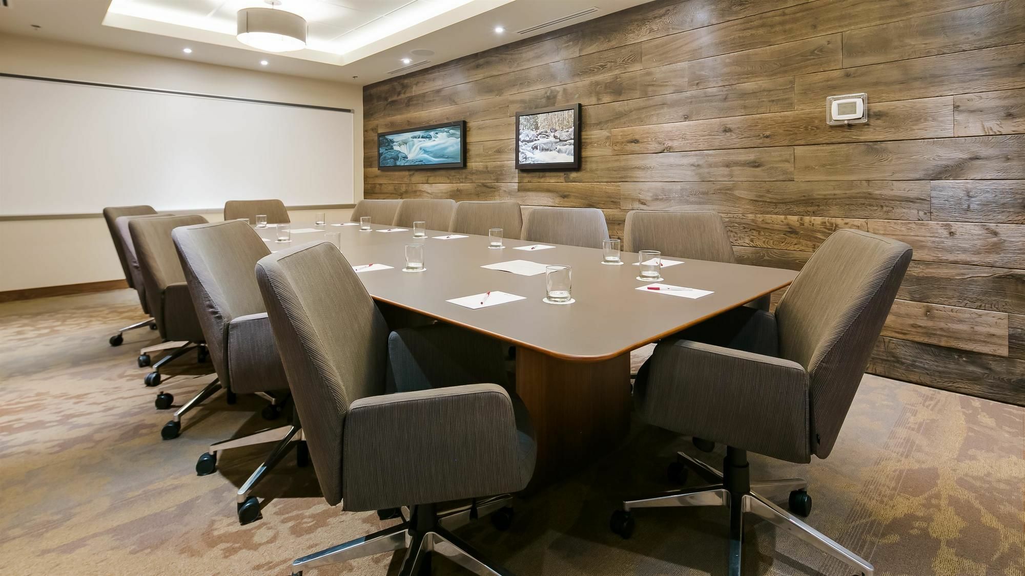 Sundre Mountain View Inn & Suites מראה חיצוני תמונה