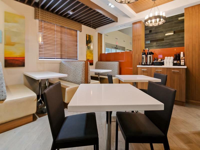 Sundre Mountain View Inn & Suites מראה חיצוני תמונה
